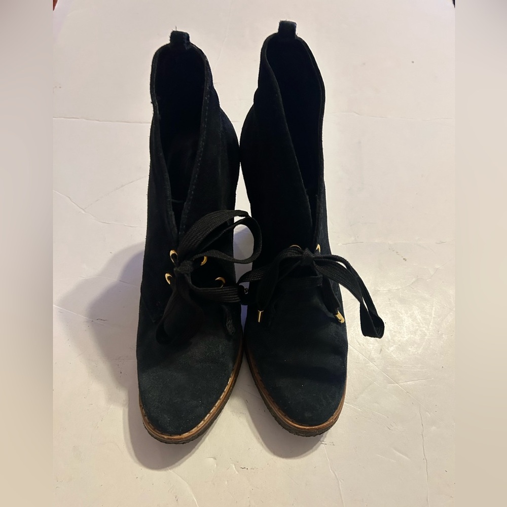 Tory Burch Black Lace Up suede ankle Boots size 8.5 - Picture 3 of 6